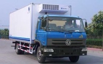 東風(fēng)7.4米8噸冷藏車 廣州冷凍與清真食品運(yùn)輸?shù)膶I(yè)解決方案